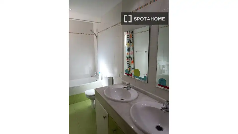 Baño de Piso para compartir en Sevilla la Nueva, Madrid