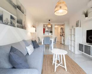 Living room of Flat to rent in Benalmádena  with Air Conditioner