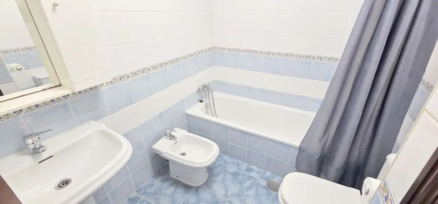 Badezimmer von Wohnungen zum Verkauf in Algarrobo mit Terrasse, Schwimmbad und Möbliert