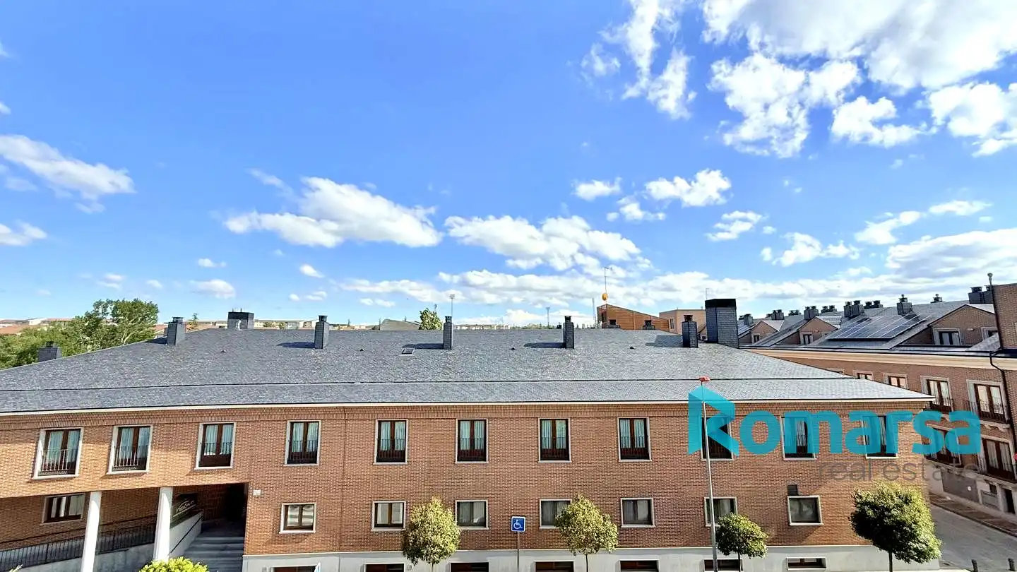 Vista exterior de Dúplex en venda en Ávila amb Calefacció, Parquet i Terrassa