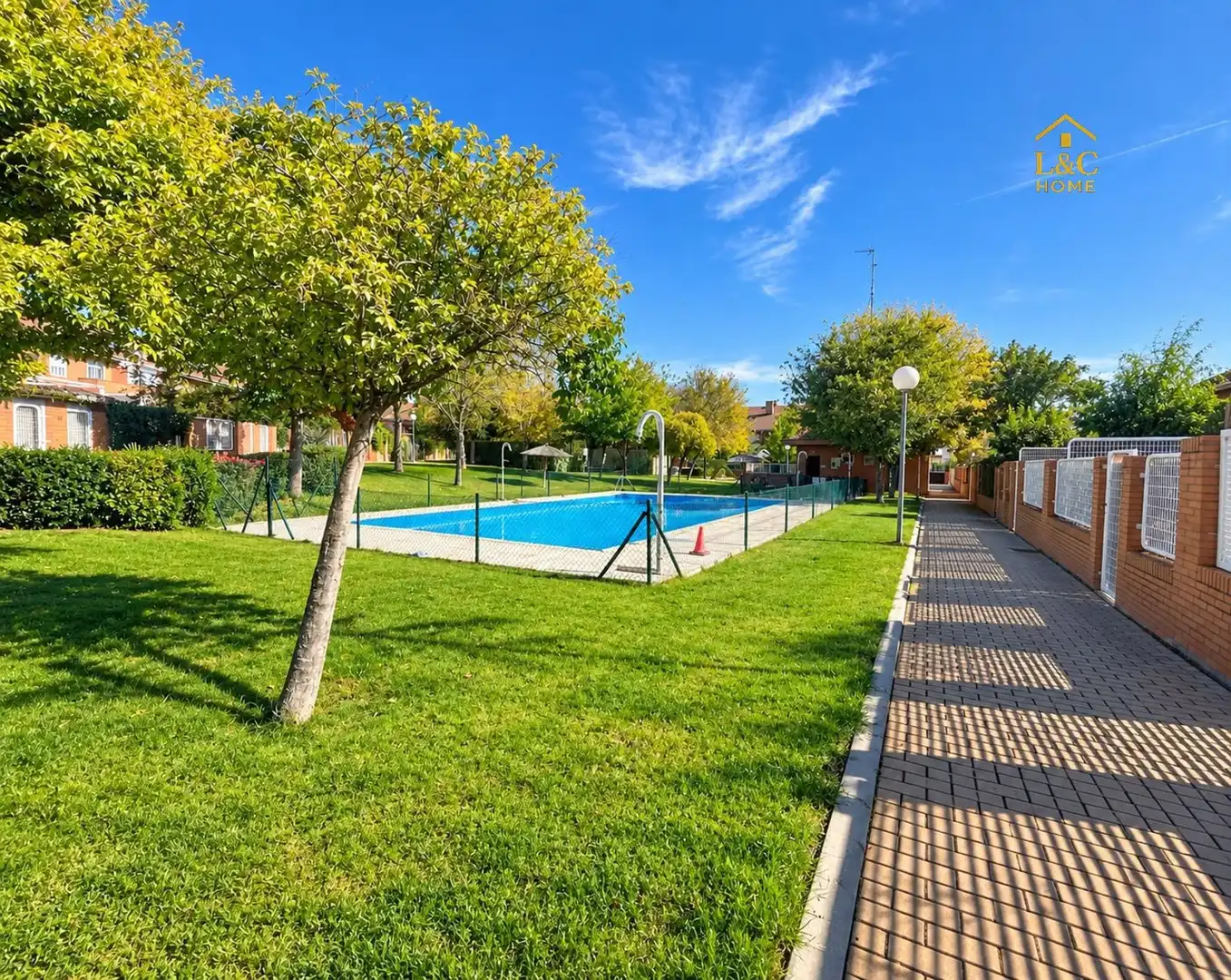 Piscina de Casa adosada en venta en Getafe con Aire acondicionado, Calefacción y Terraza