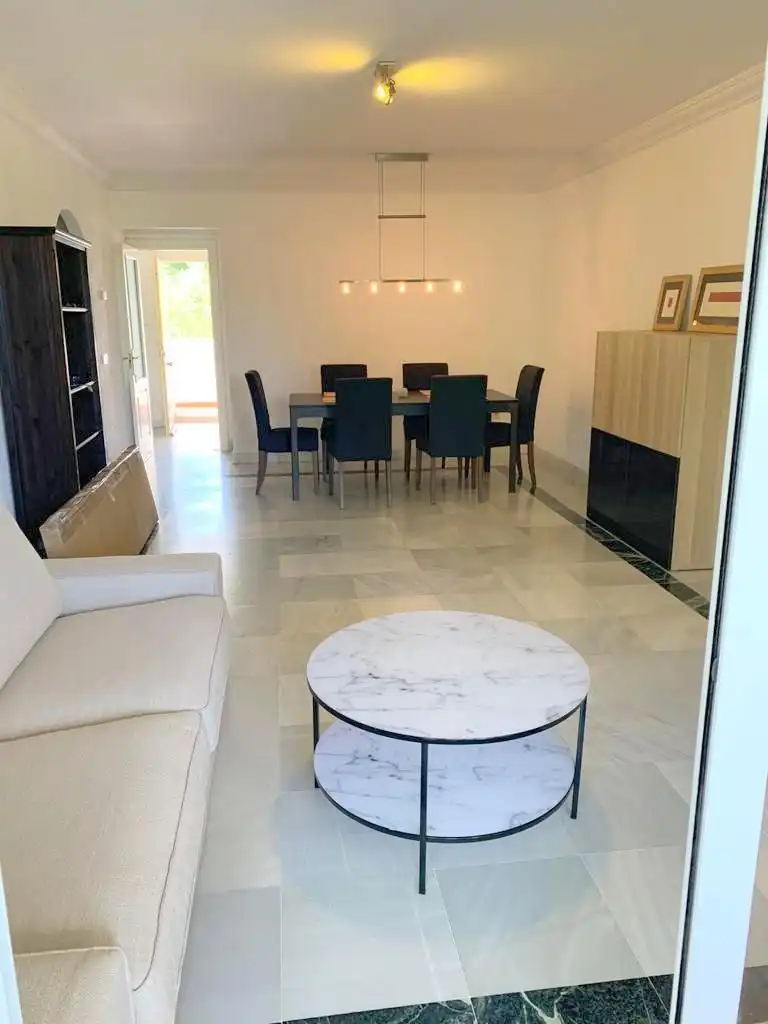 Menjador de Apartament de lloguer en Marbella amb Aire condicionat, Terrassa i Moblat