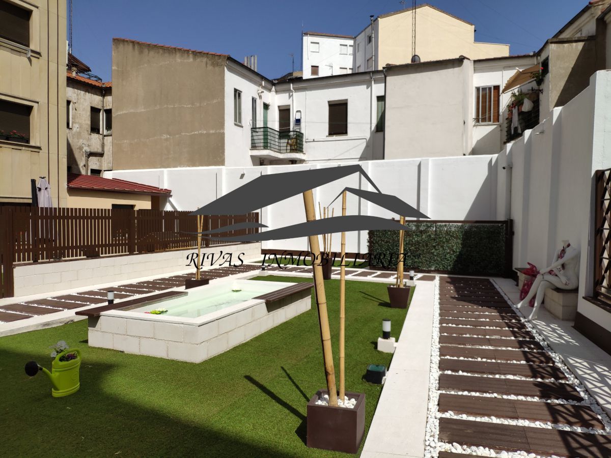 Jardí de Apartament en venda en Salamanca Capital amb Calefacció, Terrassa i Moblat