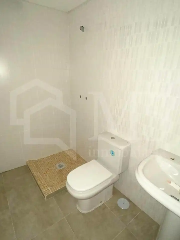 Baño de Planta baja en venta en Alcaucín con Aire acondicionado, Terraza y Trastero