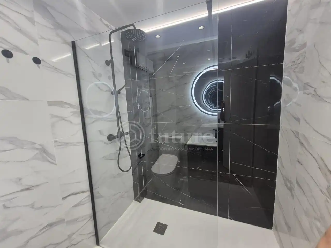 Bathroom of Study for sale in Salamanca  with Air Conditioner, Heating and Furnished