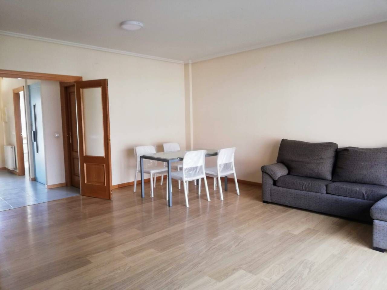 Living room of Single-family semi-detached for sale in Burgos Capital  with Heating, Private garden and Parquet flooring