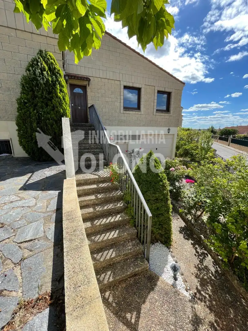 Vista exterior de Casa o chalet en venta en Ollauri con Calefacción, Jardín privado y Parquet
