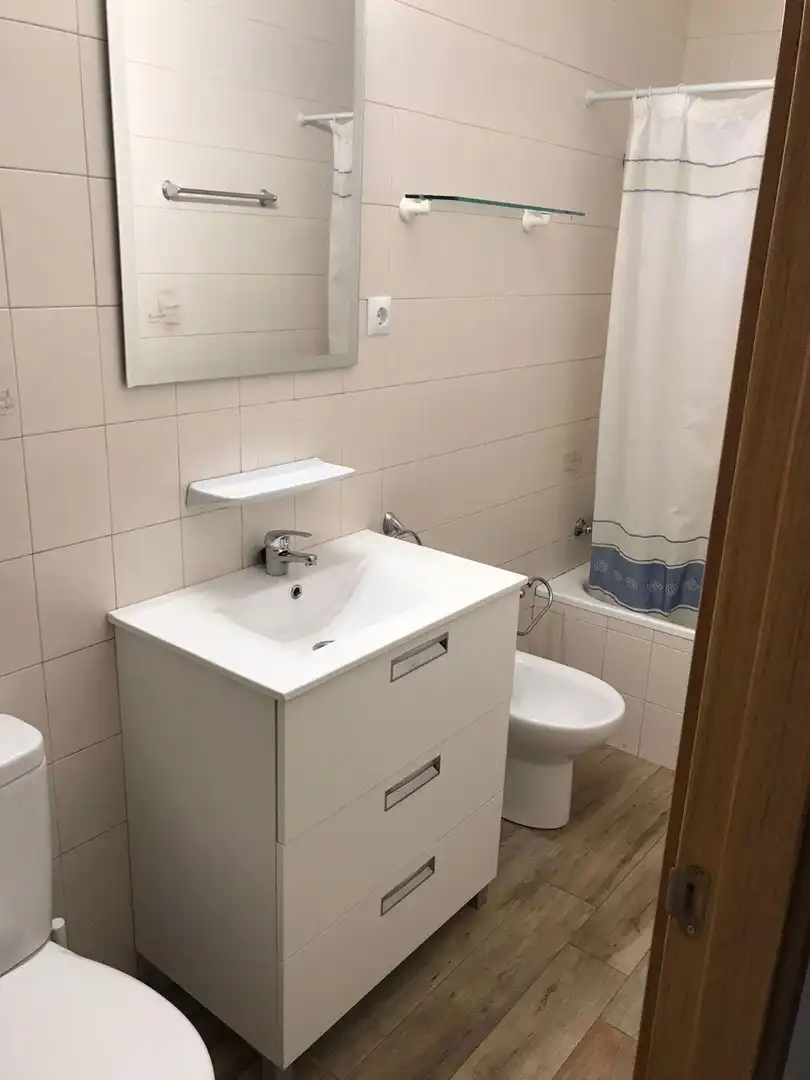 Baño de Piso de alquiler en Huelva con Aire acondicionado