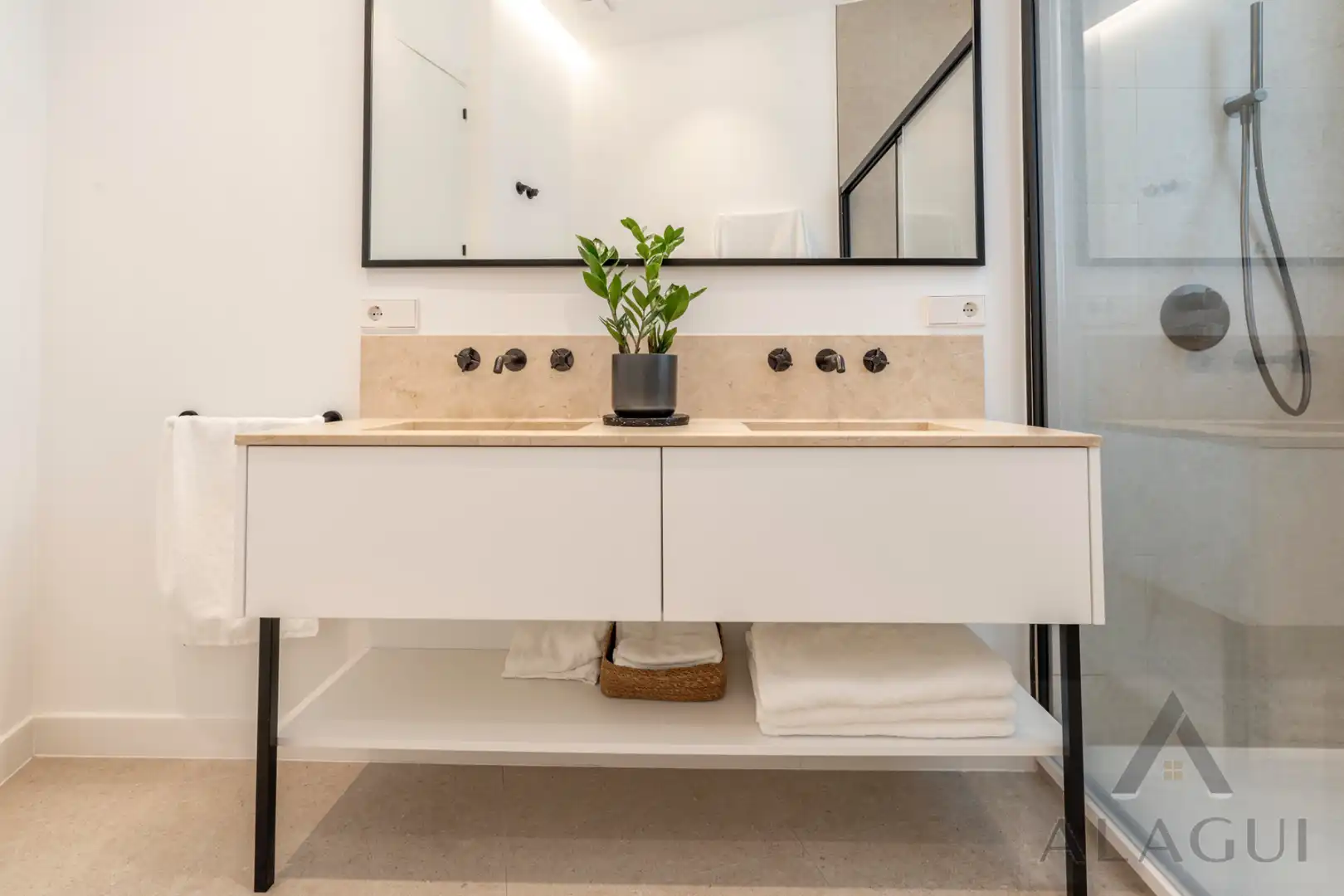 Badezimmer von Wohnung zum Verkauf in Madrid mit Klimaanlage, Heizung und Möbliert