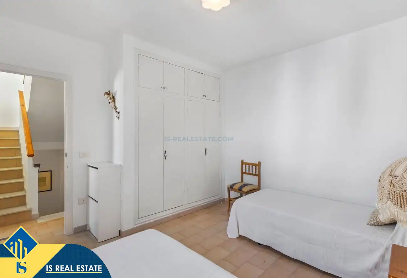 Schlafzimmer von Einfamilien-Reihenhaus zum Verkauf in Torrevieja mit Klimaanlage, Heizung und Privatgarten