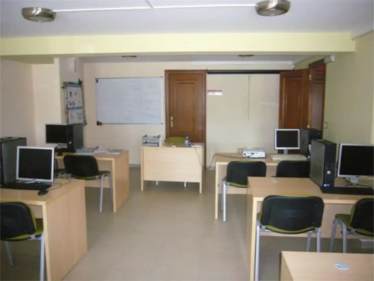 Local en venta en Cospeito con Aire acondicionado y Amueblado