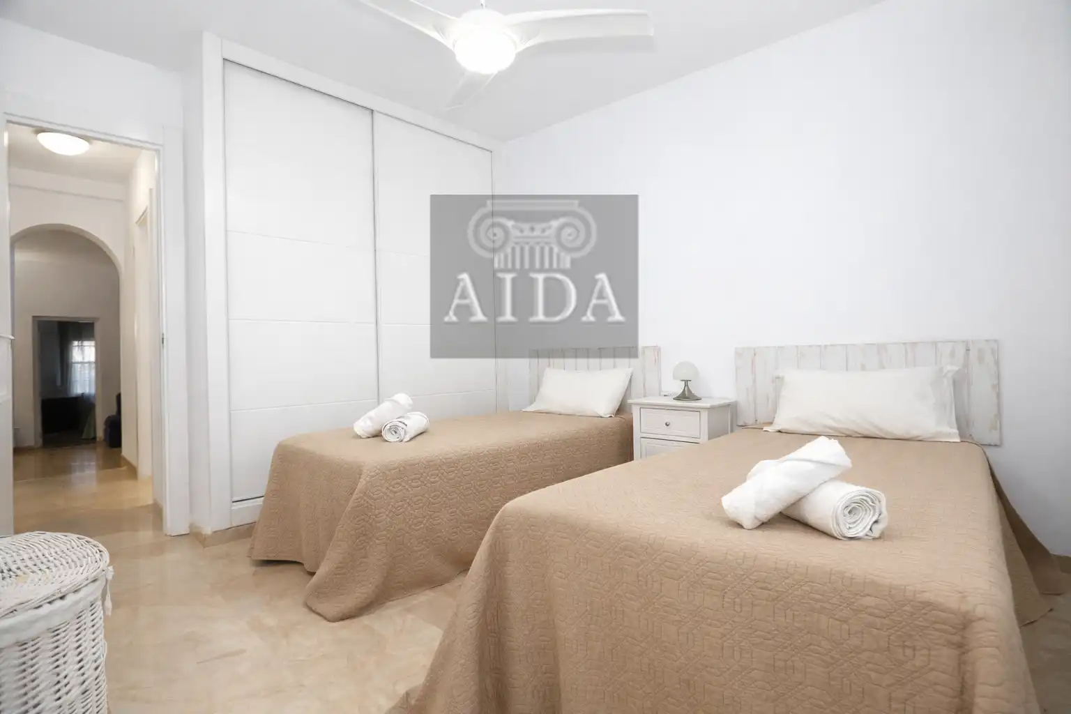 Dormitori de Casa o xalet en venda en Marbella amb Aire condicionat, Terrassa i Traster