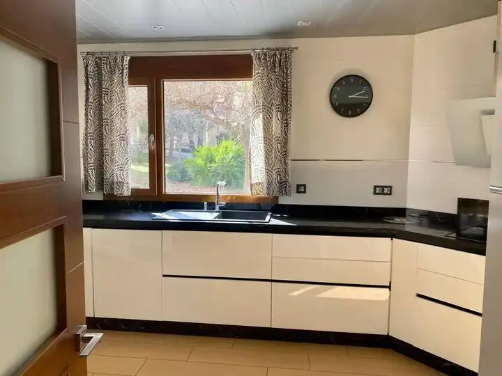Cocina de Casa o chalet de alquiler en Casabermeja con Aire acondicionado, Jardín privado y Piscina