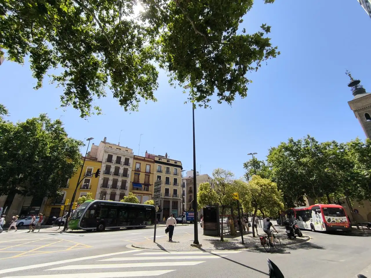 Außenansicht von Wohnung zum Verkauf in Zaragoza mit Klimaanlage, Heizung und Parkett