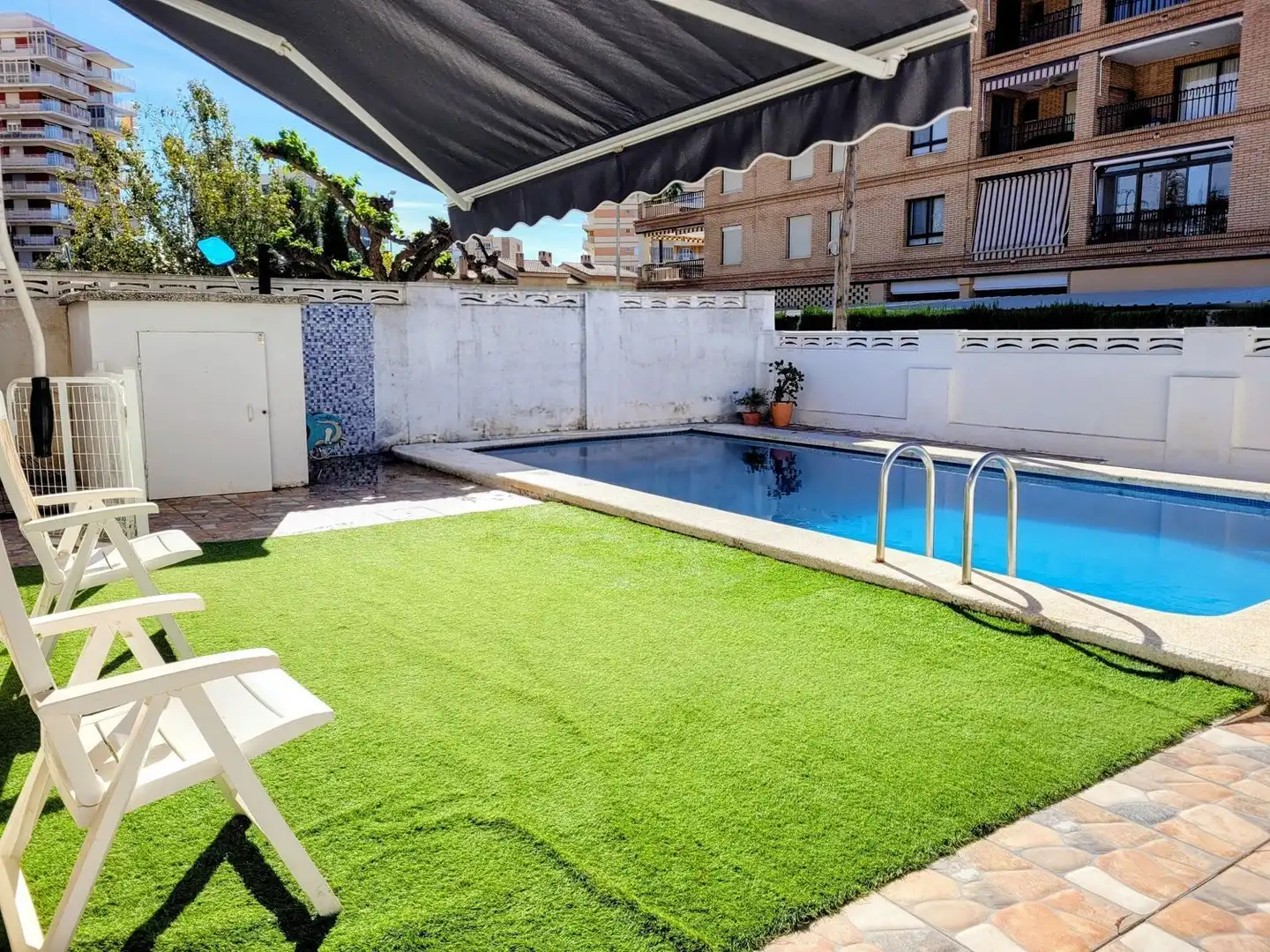 Piscina de Casa o xalet en venda en Benicasim / Benicàssim amb Aire condicionat, Jardí privat i Terrassa