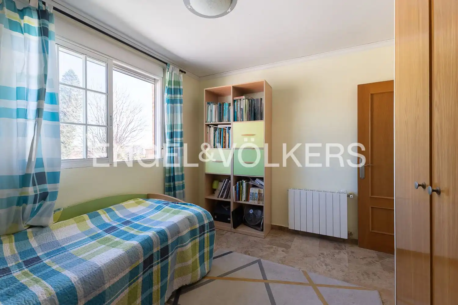 Bedroom of Houses for sale in Torrent  with Air Conditioner, Heating and Private garden