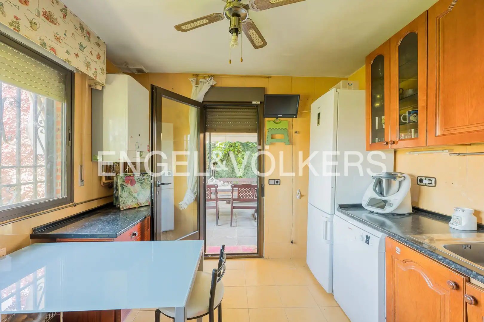 Kitchen of Houses for sale in Madrid  with Air Conditioner, Heating and Private garden
