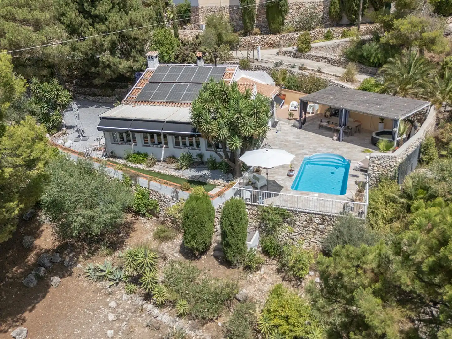 Vista exterior de Casa o xalet en venda en Cómpeta amb Aire condicionat, Terrassa i Piscina