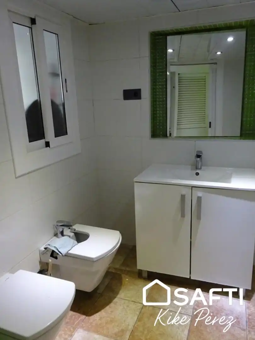Bany de Casa o xalet en venda en Rubí amb Terrassa, Piscina i Moblat