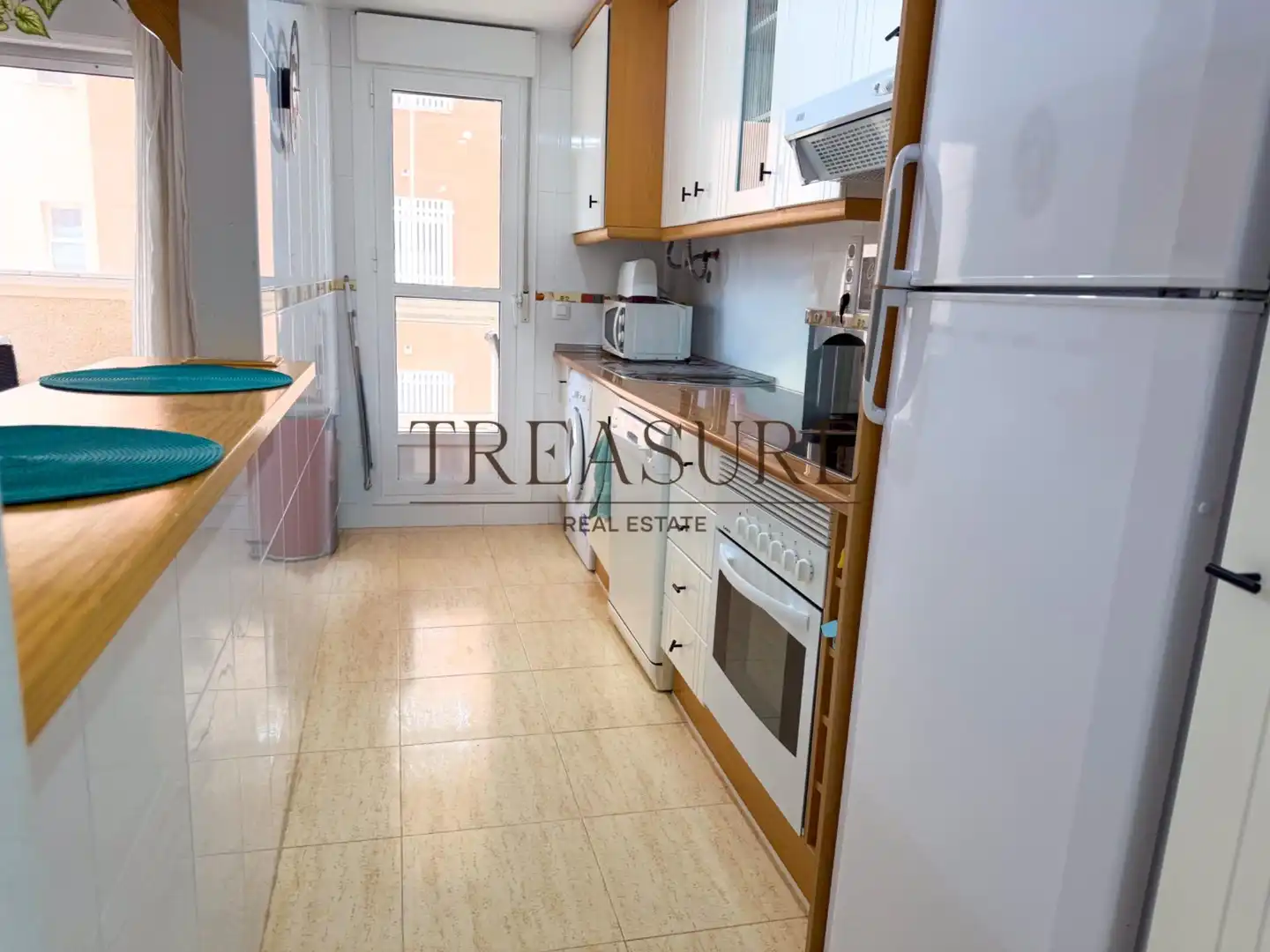 Cuina de Apartament en venda en La Manga del Mar Menor amb Aire condicionat, Terrassa i Moblat
