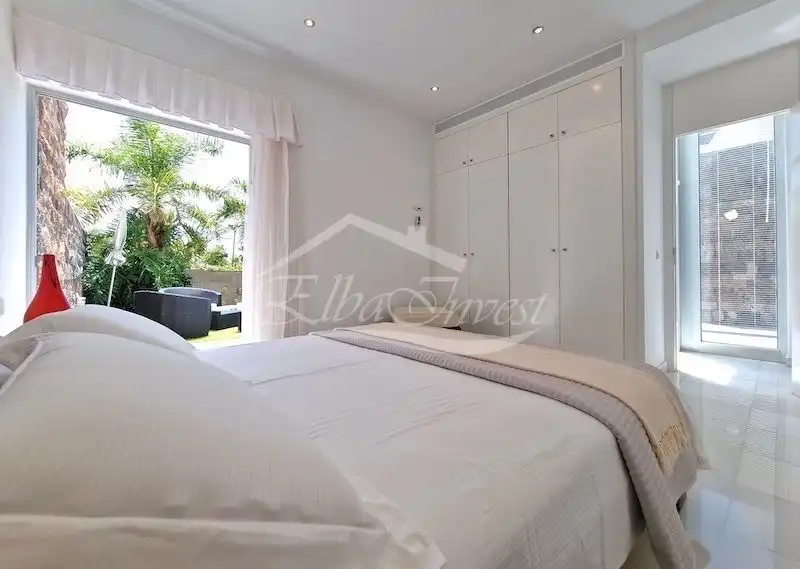 Dormitori de Casa o xalet en venda en Adeje amb Aire condicionat, Jardí privat i Terrassa