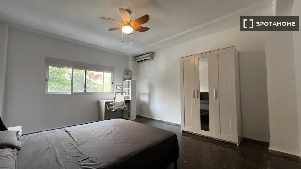 Bedroom of Flat for rent in Valencia  with Air Conditioner, Heating and Furnished