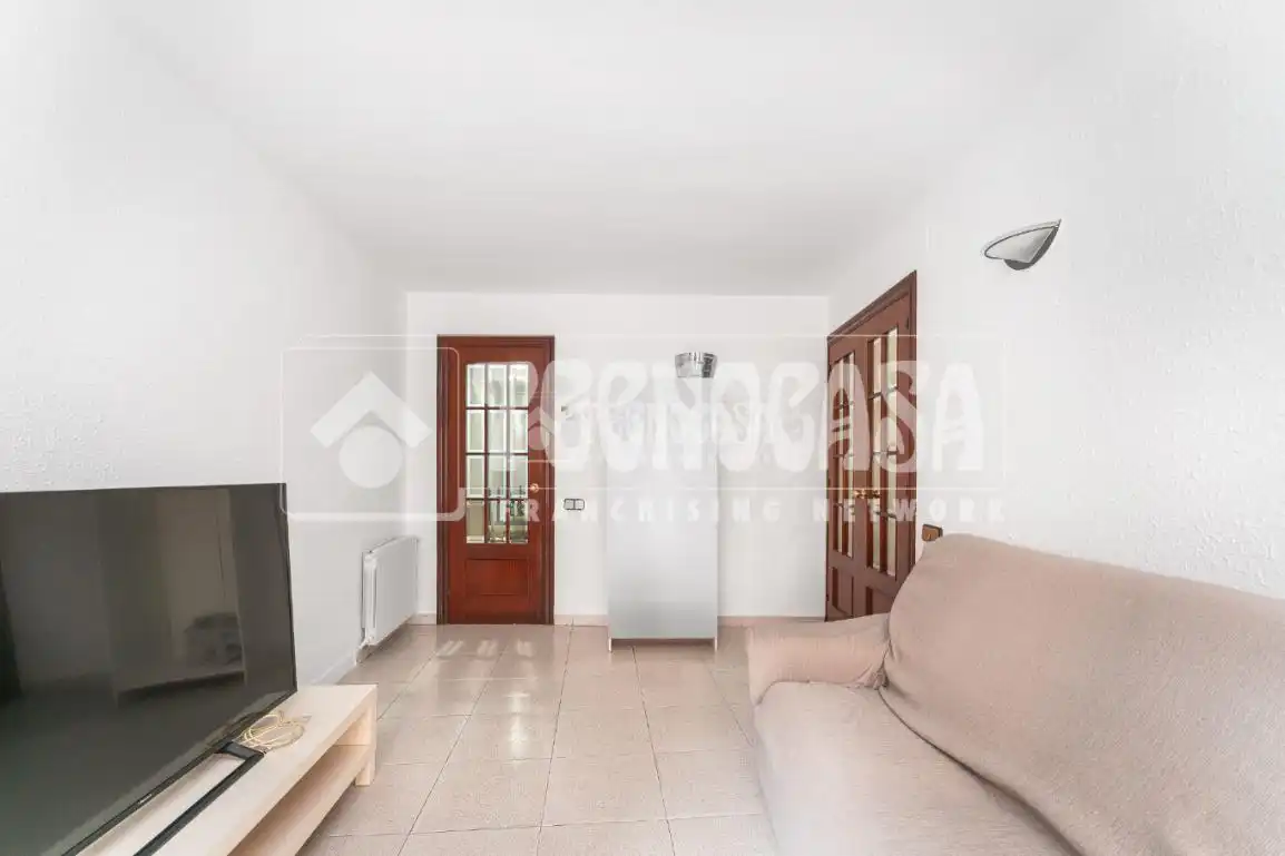 Sala d'estar de Pis en venda en Cornellà de Llobregat amb Calefacció