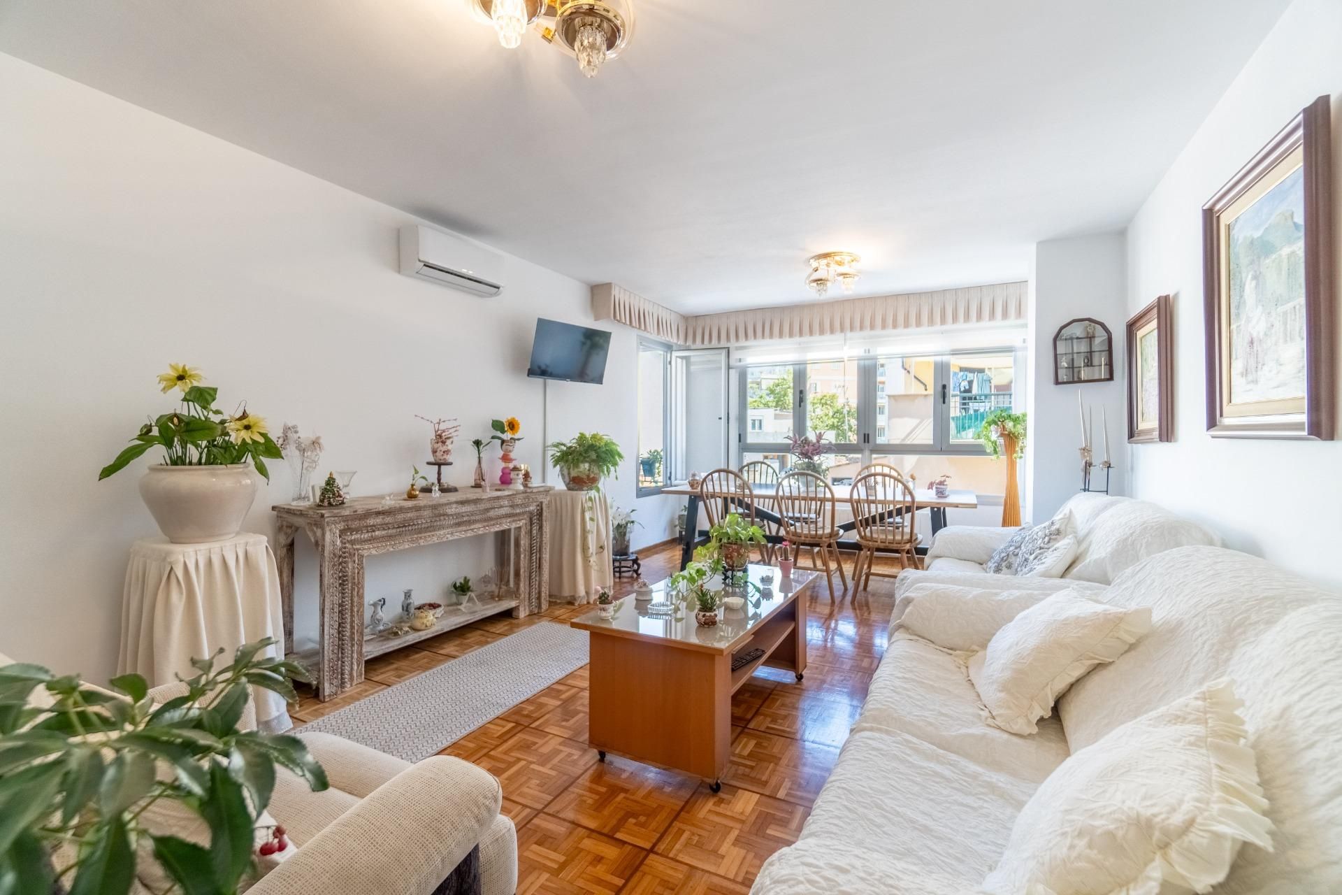 Sala d'estar de Pis en venda en  Palma de Mallorca amb Parquet i Balcó