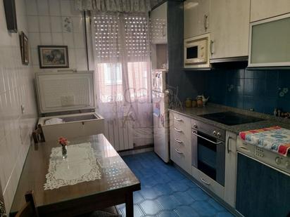 Cuina de Pis en venda en Basauri  amb Calefacció, Traster i Balcó