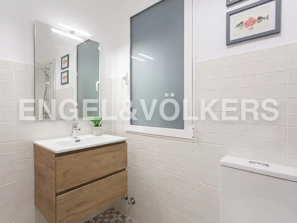 Bathroom of Flat for rent in Valencia  with Heating, Parquet flooring and Terrace