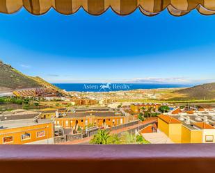 Vista exterior de Àtic en venda en Adeje amb Terrassa, Piscina i Moblat
