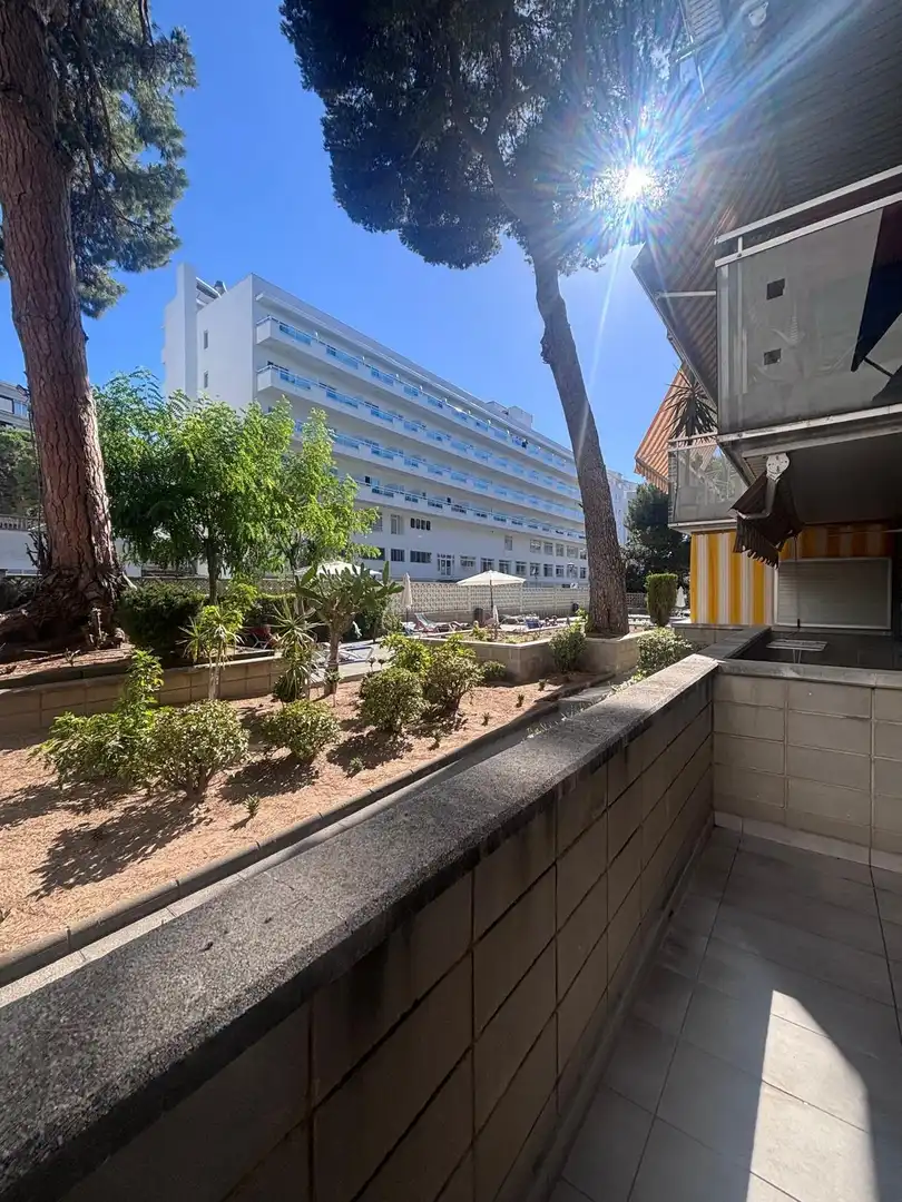 Vista exterior de Planta baja en venta en Salou con Amueblado y Piscina comunitaria