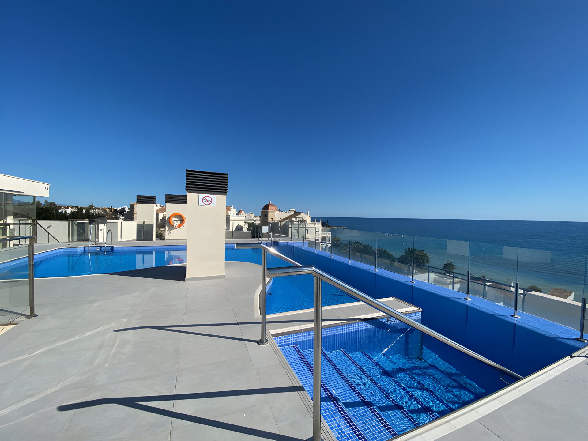 Swimming pool of Apartment for sale in Estepona  with Air Conditioner, Terrace and Swimming Pool