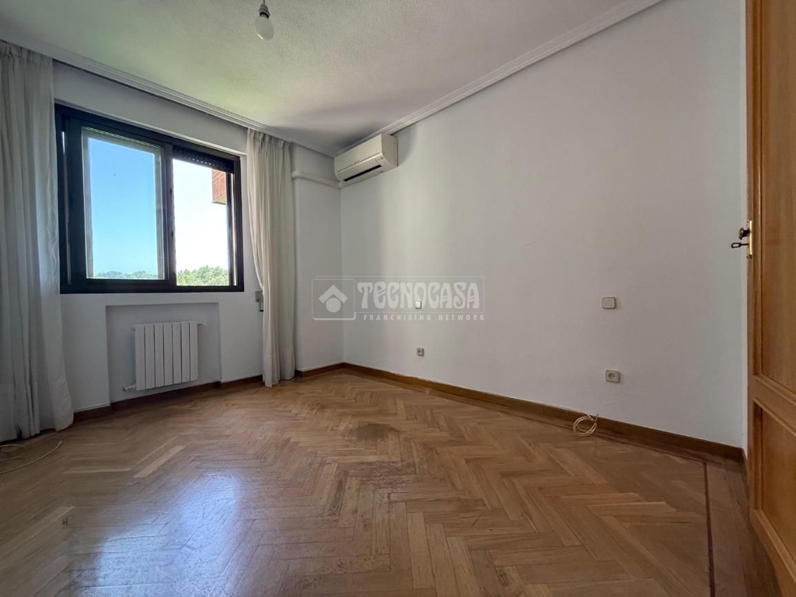 Bedroom of Flat for sale in  Madrid Capital  with Air Conditioner, Heating and Terrace