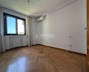 Bedroom of Flat for sale in  Madrid Capital  with Air Conditioner, Heating and Terrace