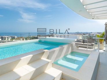 Àtic amb piscina en venda a Higuerón West