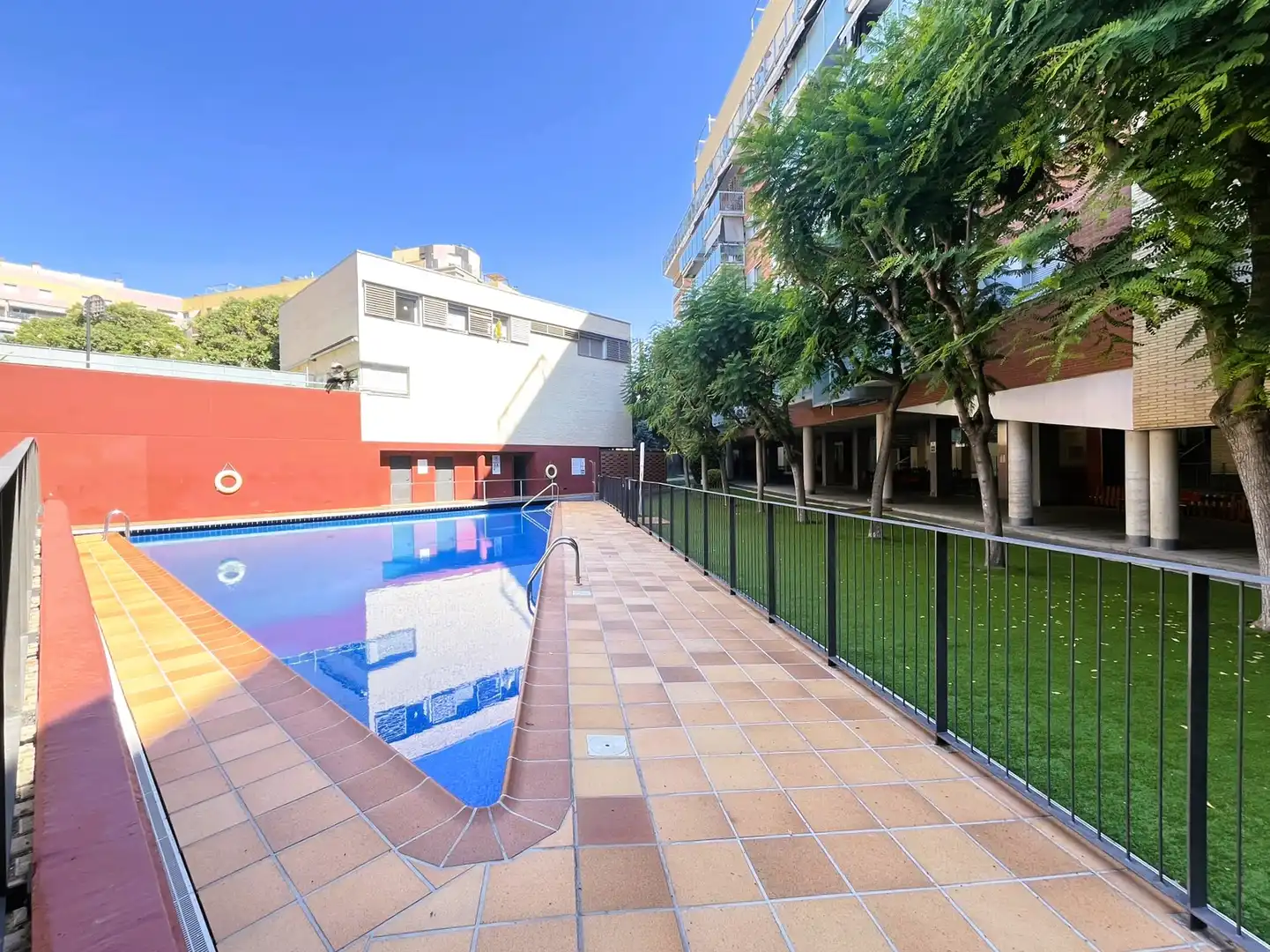 Piscina de Pis en venda en Barcelona amb Aire condicionat, Calefacció i Forn