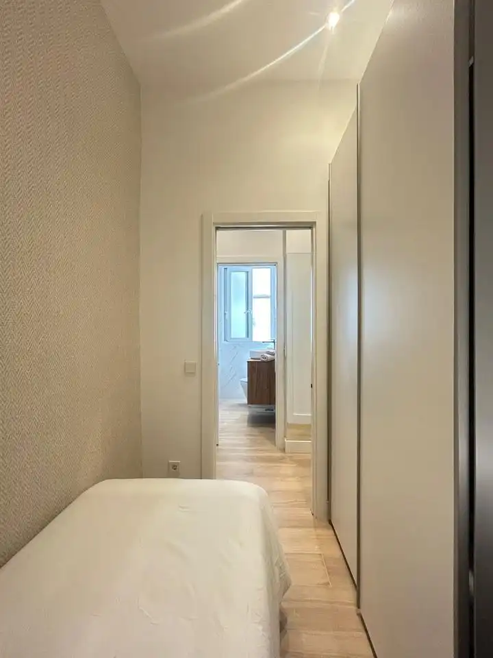 Schlafzimmer von Erdgeschoss zur Miete in Madrid mit Klimaanlage