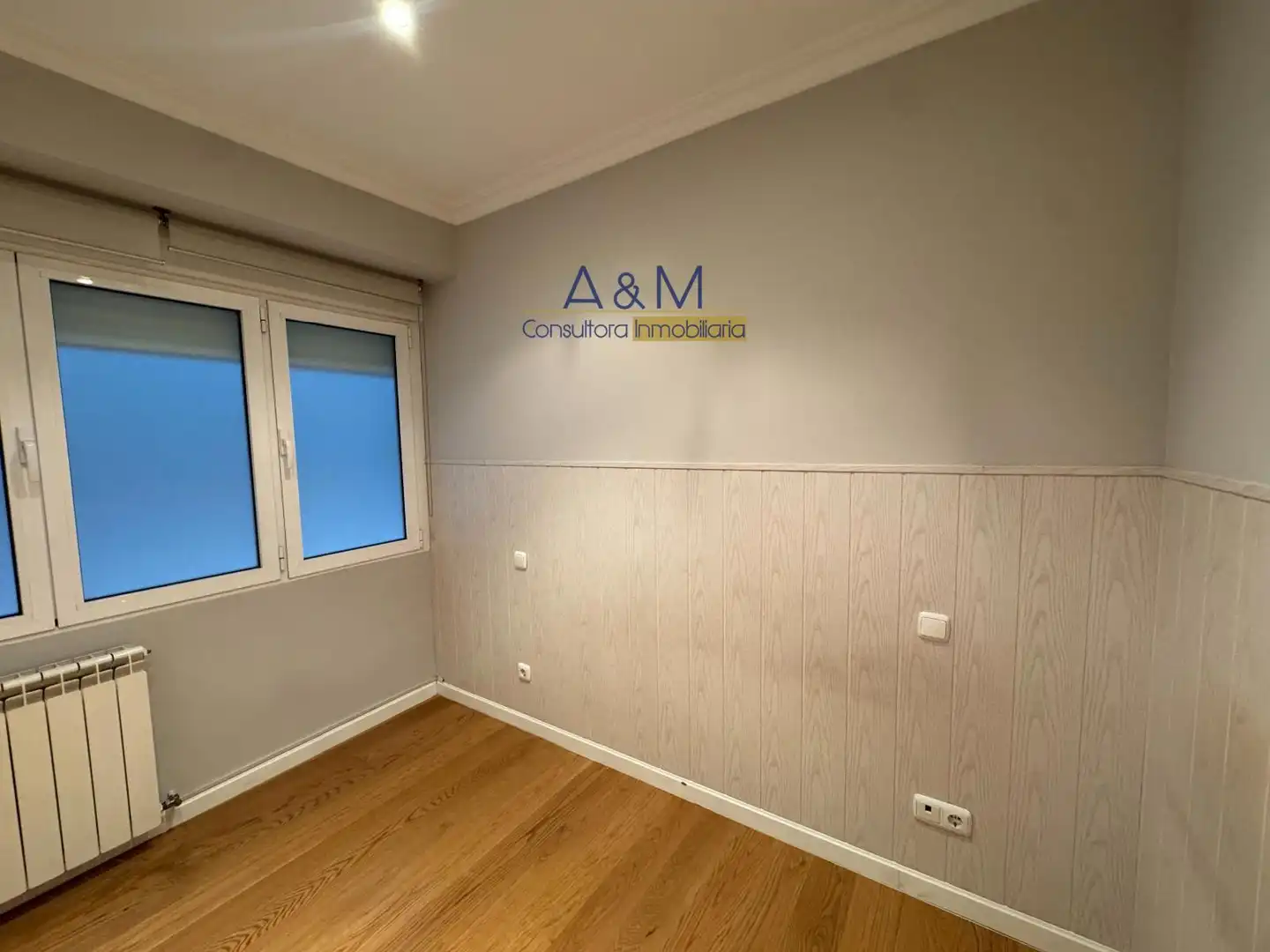 Schlafzimmer von Wohnung zur Miete in Valladolid mit Heizung, Parkett und Ofen