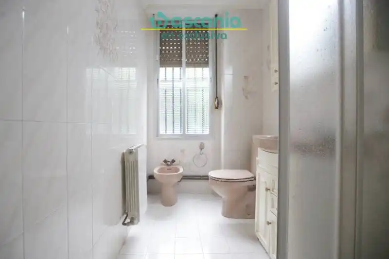 Baño de Piso en venta en Galdakao con Calefacción y Amueblado