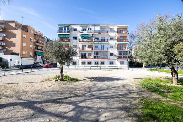 Piso en Venta en Avenida de Maracena en Cerrillo de Maracena - Periodistas