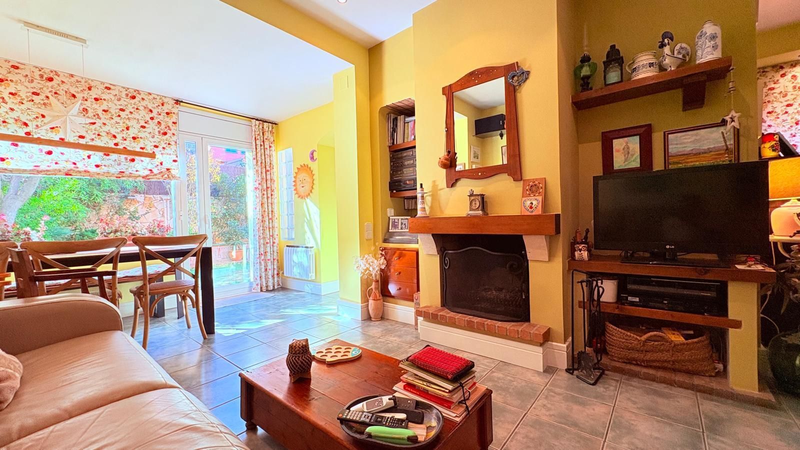 Living room of Single-family semi-detached for sale in Sabadell  with Heating, Terrace and Balcony