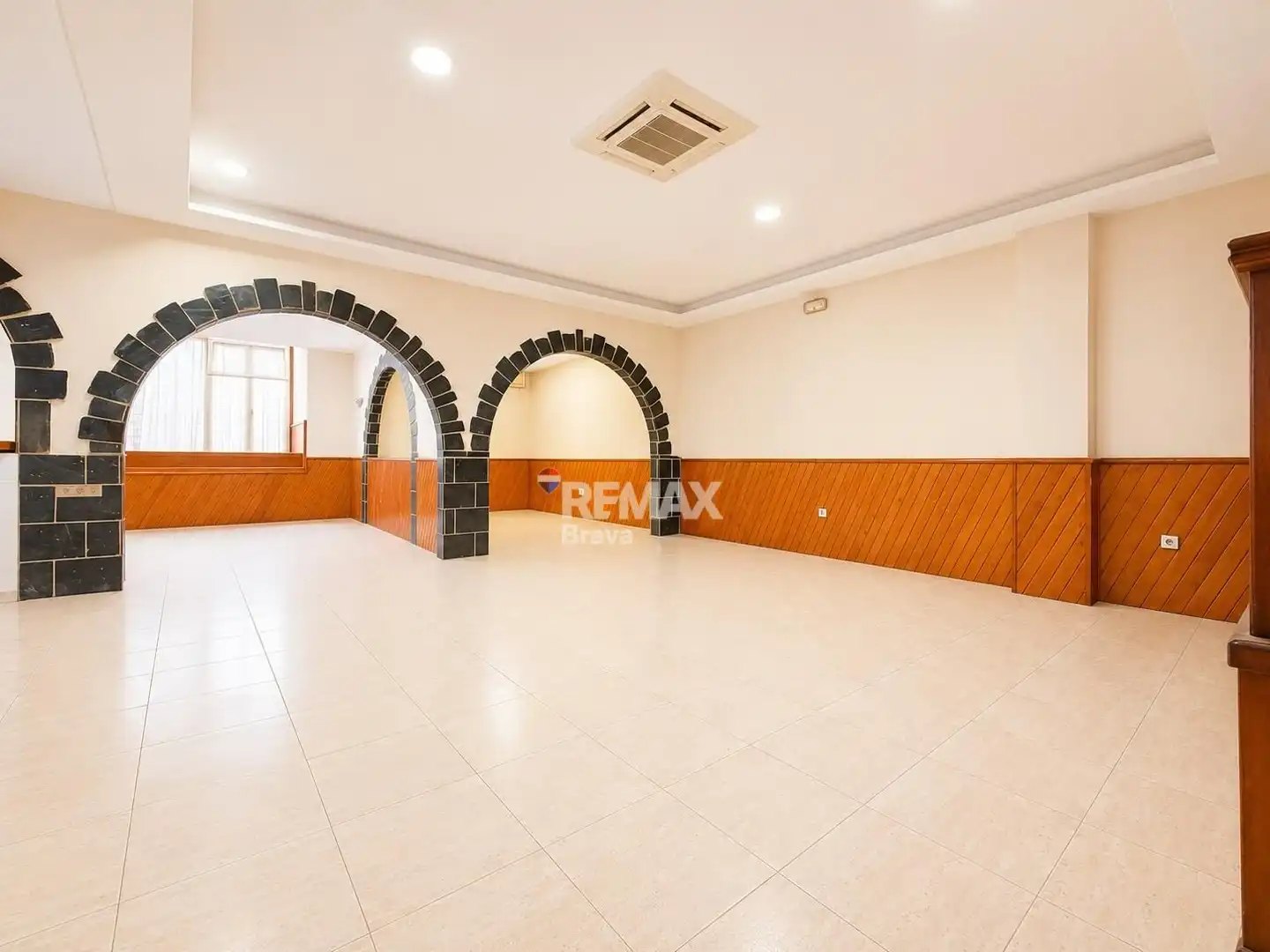 Business premises for sale in Carrer DEL PUIG ROM
