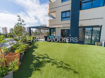 Wohnung mit Balkon zum Verkauf in Avenida Joaquín Arias 1