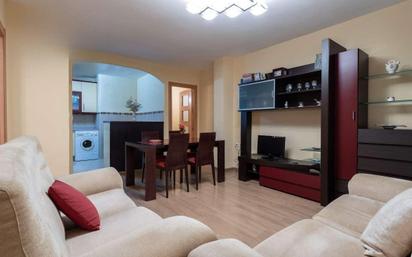 Living room of Flat for sale in  Granada Capital  with Air Conditioner, Heating and Terrace