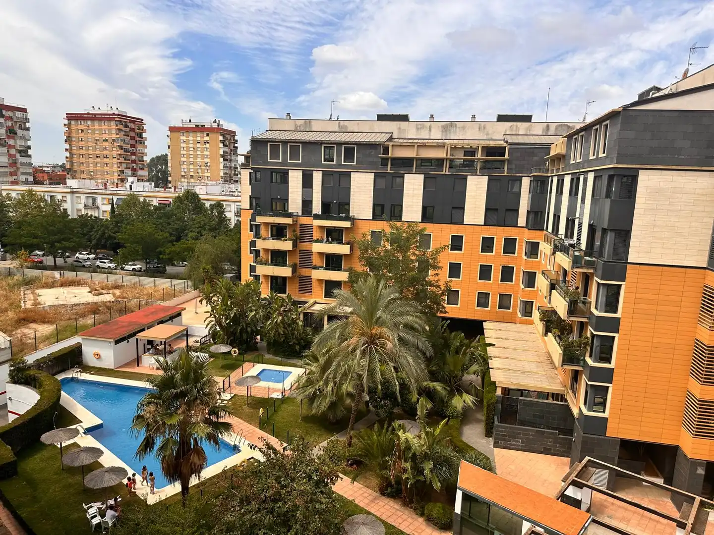 Exterior view of Flat for sale in Sevilla  with Swimming Pool