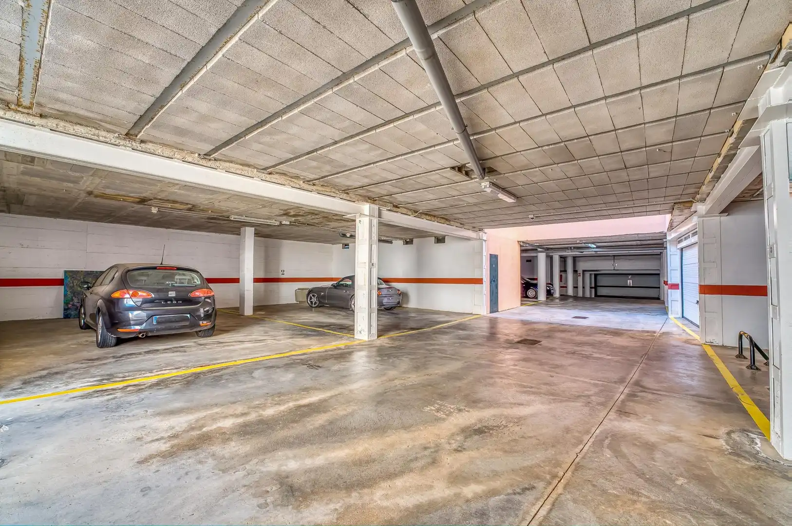 Parkplatz von Wohnungen zum Verkauf in Calvià mit Klimaanlage, Heizung und Privatgarten