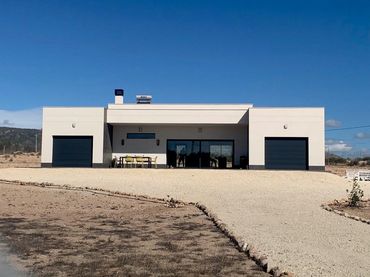 Villa mit Pool zum Verkauf in El Pinós / Pinoso