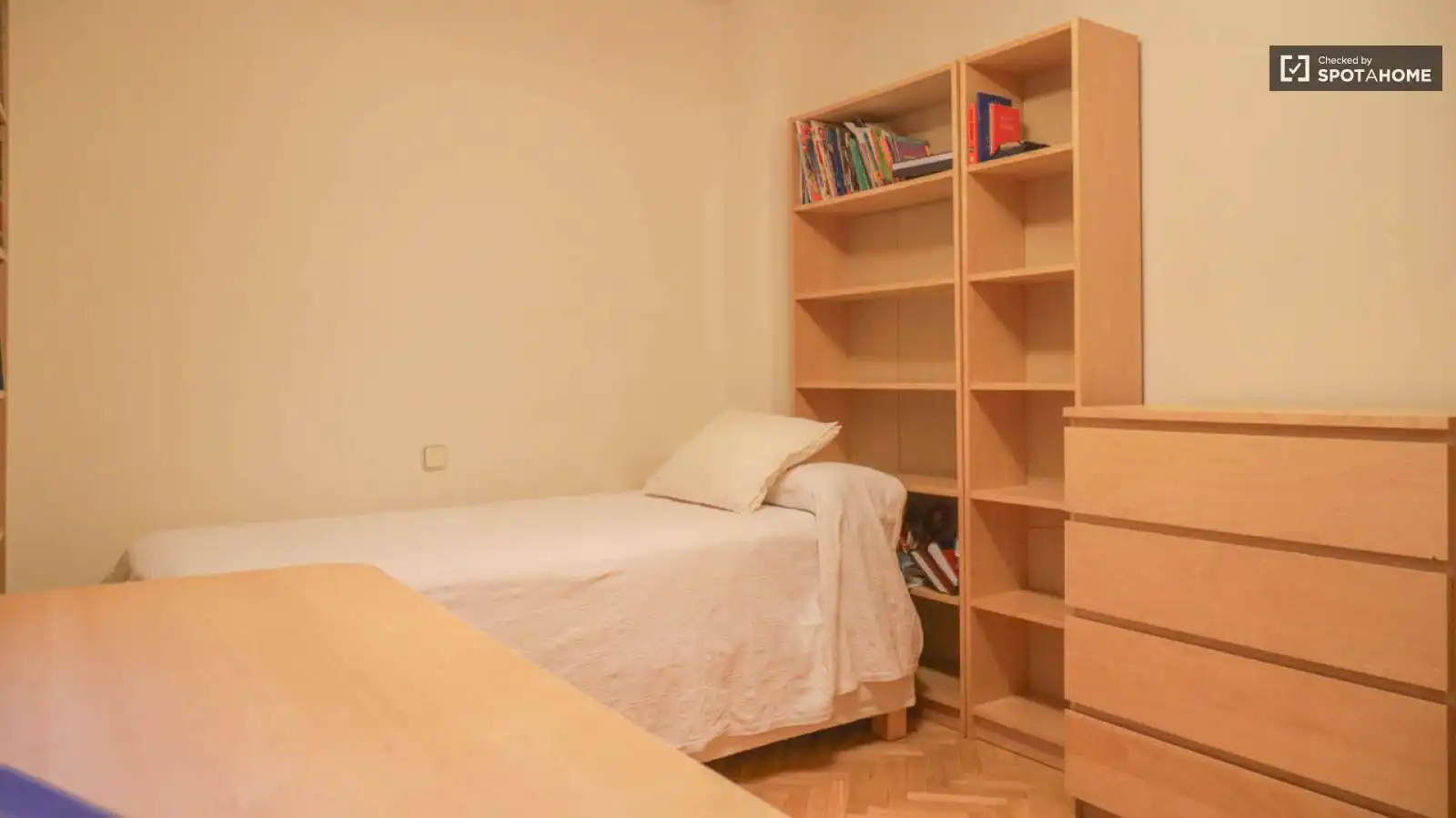 Dormitori de Pis per a compartir en Madrid amb Aire condicionat, Calefacció i Terrassa