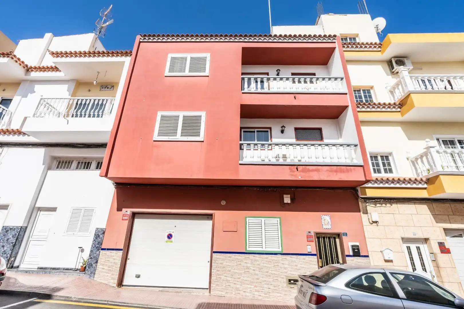 Vista exterior de Edificio en venta en Arona